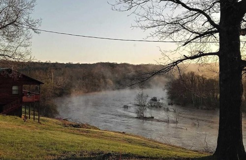 Berryville Cabin | Riverfront Eagle Cabin: Private Kings River Access, 15 Min to Eureka Springs