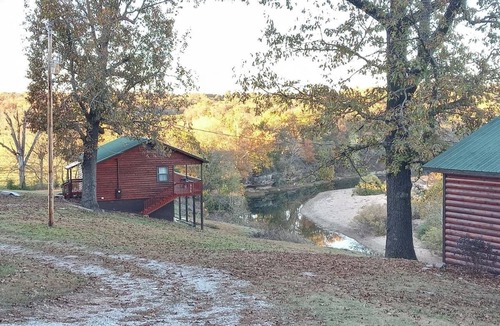 Berryville Cabin | Riverfront Eagle Cabin: Private Kings River Access, 15 Min to Eureka Springs