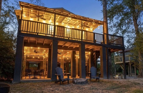 Tangipahoa Parish House | Riverfront home with room for the family to relax!