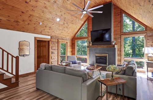 Mount Airy Cabin | Riverfront Log Cabin | Pool, Hot Tub, Tree Fort, Game Room, Fire Pit, Disc Golf