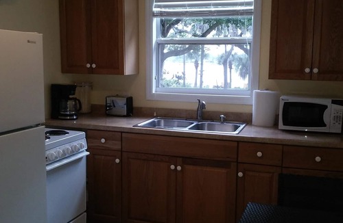 Roseland Cottage | Riverfront One Bedroom Fishing Cottage w/boat dock-Summer Specials!