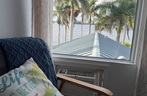 Alabama Grove Terrace House | Riverfront Paradise Sunrise to Sunset 180 degree view of Caloosahatchee River