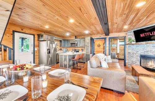 Bryant House | Rivers Ledge Cabin with breathtaking views hot tub & indoor pool