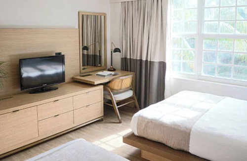 Beverly Heights Hotel | Riverside Hotel | 2 Queen Beds | Heated River Pool, Yacht-Watching | 2 Units