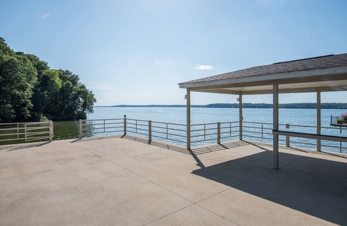 Florence House | Robert Trent Jones , Wilson Dam view & Water retreat