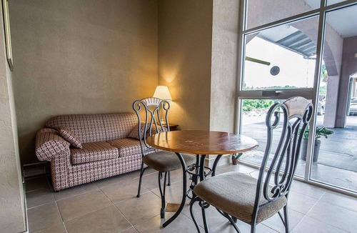 Gainesville Hotel | Rodeway Inn Gainesville - University Area