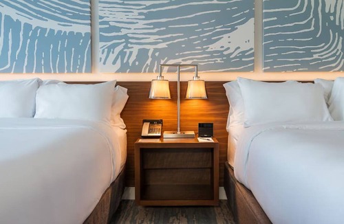 Central Beach Hotel | Romantic Beach Stay | Outdoor Pool | Near Fort Lauderdale Beach Park | Parking