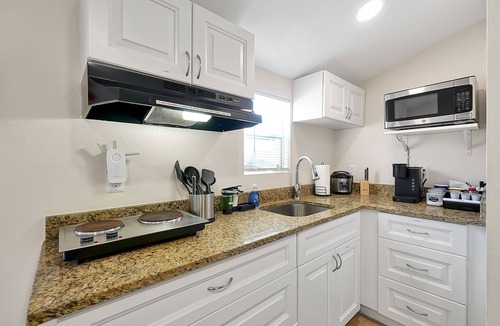 Bearss Plaza Apartment | Romantic Guest Suite - Near Downtown & Stadium - High-Speed WiFi