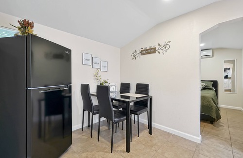 Bearss Plaza Apartment | Romantic Guest Suite - Near Downtown & Stadium - High-Speed WiFi