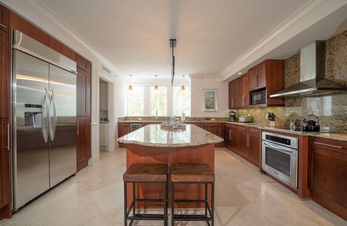 Marathon House | Roof Top Deck, Sleeps 6 w/3 Kings - Marlin Bay