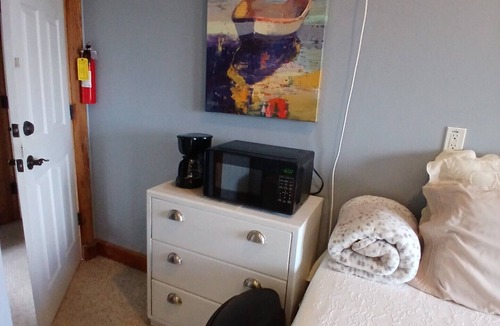 Salem Bed & Breakfast | Room with a View/Queen& Twin bed.Private beautiful,clean. Ideal for fishermen