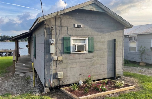 Jarreau Cottage | Roughin it on the River