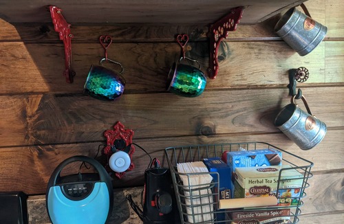 Pittsburg Cabin | Ruby Ravine- Pretty boutique+rustic cabin in DanielBooneForest, RockcastleRiver!