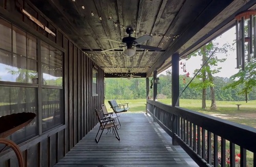Magnolia House | Rustic and Cozy Home 3 bedrooms and 2 full bathrooms on 150 acres