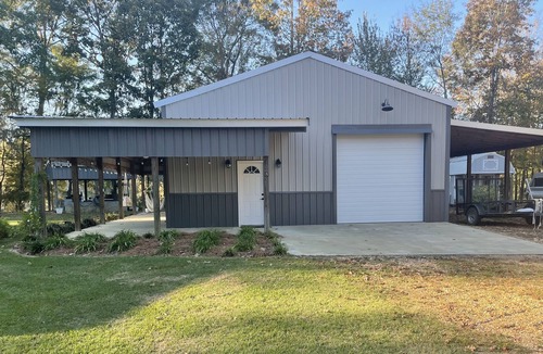 Selma House | Rustic Barn on Alabama River!