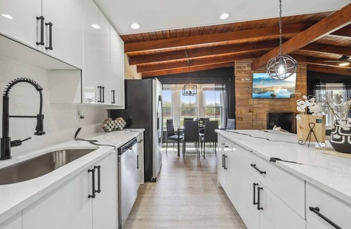 Highland Hills House | Rustic Charm Meets Modern Luxury