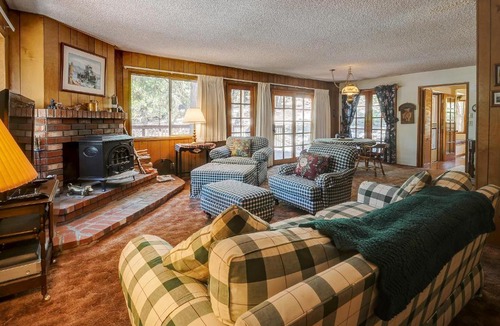 Pine Cove House | Rustic Pine Manor