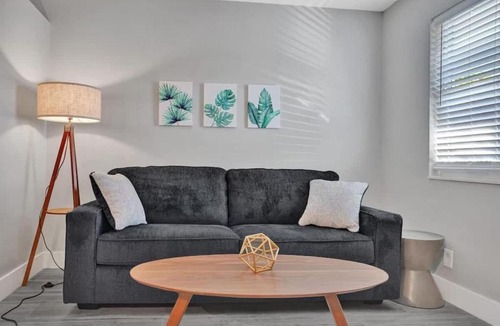 Poinciana Park Apartment | Rustic Retreats Beachy 1BR for 4 guests in the heart of Fort Lauderdale