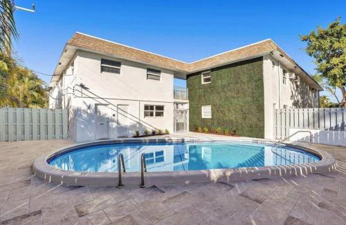 Poinciana Park Apartment | Rustic Retreats Beachy 1BR for 4 guests in the heart of Fort Lauderdale
