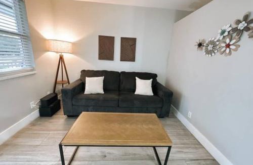 Poinciana Park Apartment | Rustic Retreats Modern 1BR for 4 guests in the heart of Fort Lauderdale