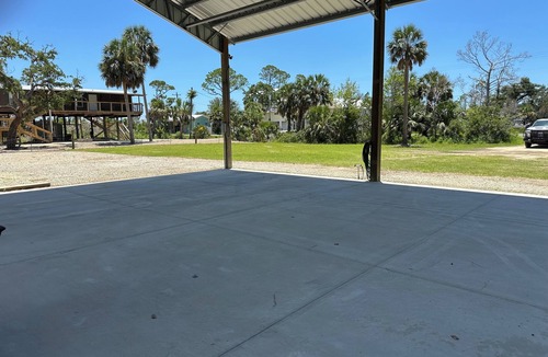 Steinhatchee RV Rental | RV site- Covered Pavillion area for enjoyment regardless of the weather!