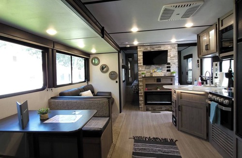Tampa House | RV w/Hot Tub, Private Patio, Sleeps 8, Near Tampa!