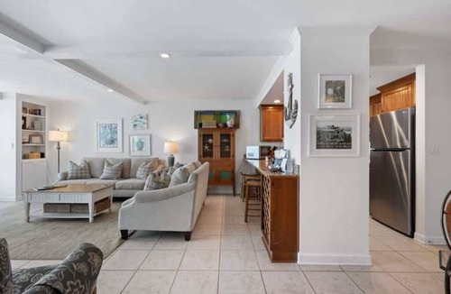 Villa Sabine Condo | Sabine 10D - 𝑺𝒆𝒂𝒈𝒍𝒂𝒔𝒔 𝑯𝒂𝒓𝒃𝒐𝒓
