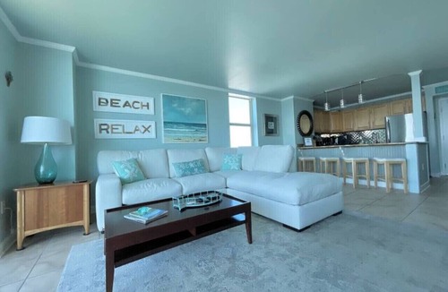 Villa Sabine Condo | Sabine 4D Waterfront Condo Sleeps 6, Corner Unit - Pool