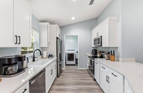 Fellowship House | Saddle Oak Retreat - 3BR Near WEC - Sleeps 6 - Pets Welcome - New Construction