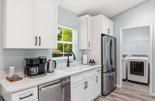 Fellowship House | Saddle Oak Retreat - 3BR Near WEC - Sleeps 6 - Pets Welcome - New Construction