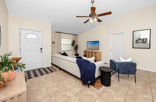 Terrace Park House | Safari Breeze - Gorgeous Home by Busch Gardens and Adventure Island