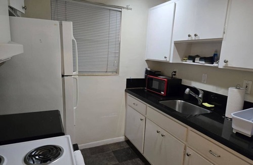 Sailboat Bend Apartment | Safe/Quiet - Fully Loaded - 1 Bed Apartment - 5 mins to Downtown