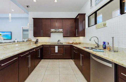 Yacht Club House | Sailboat access villa w/hot tub & pack & play! Villa Barbara - SWFL Rentals