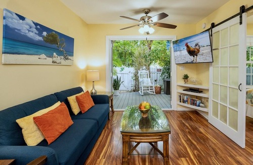 Truman Annex Condo | *SALTWATER HARMONY @ THE ANNEX* Condo & Pool + Last Key White Glove Service.