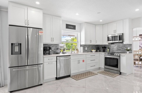 Coral Ridge Isles House | Saltwater Pool & Private Dock | Minutes to Beach