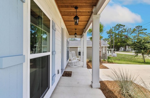 Port St. Joe House | Salty Blue is a new 2BD/2BA cottage, walking distance to restaurants & shops! Pool and fenced yard!