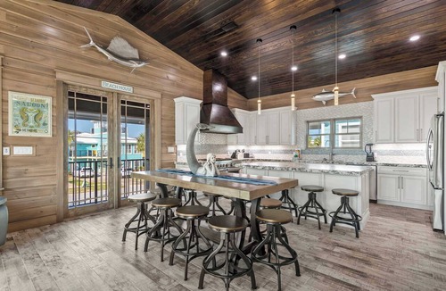 Crystal Beach House | Salty Skipper Home with Pool, Tiki Bar & Game Room