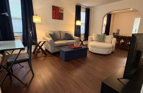 Southbank Apartment | San Marco Courtyard Retreat, a Peaceful 2-Bedroom Apartment in Jacksonville