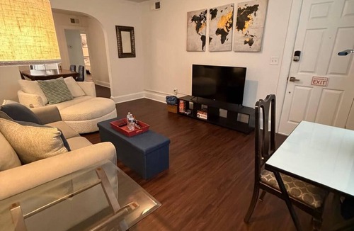 Southbank Apartment | San Marco Courtyard Retreat, a Peaceful 2-Bedroom Apartment in Jacksonville