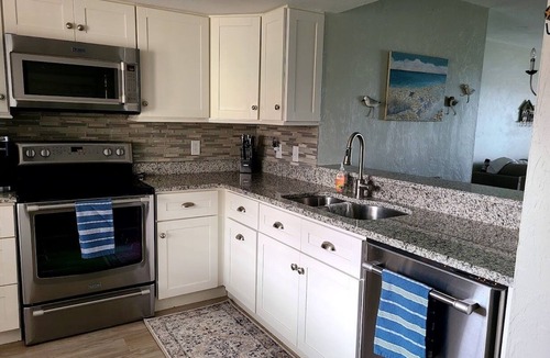 Iona Condo | Sand and Sun 3 miles to FMB and 5 miles to Sanibel