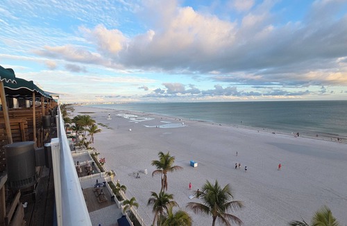 Iona Condo | Sand and Sun 3 miles to FMB and 5 miles to Sanibel