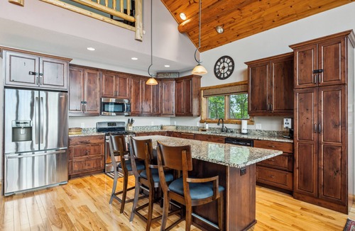 Merrifield Cabin | Sandy Beach, Pool Table, 8 Beds, Family Fun
