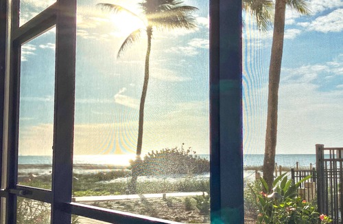 Sanibel Condo | Sanibel 1-bedroom Beachfront Condo!