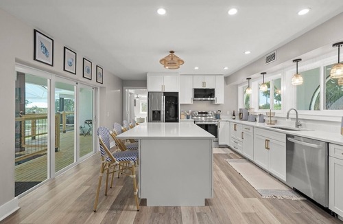 Sanibel House | Sanibel Beach Retreat + Bonus Bungalow! Sleeps 17 Private Pool