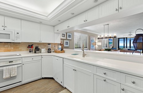 Sanibel Condo | Sanibel Beachfront Luxury Condo Full Gulf View! 3BR, 2 BA! Covered Prkg! Sports!