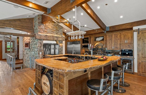 Whitney Beach House | Sarasota Bay Luxury Retreat | Sleeps 19 w/Pool, Spa & Waterfront Views