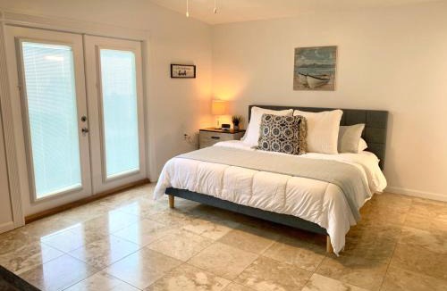 Bay Acres House | Sarasota Home With Pool