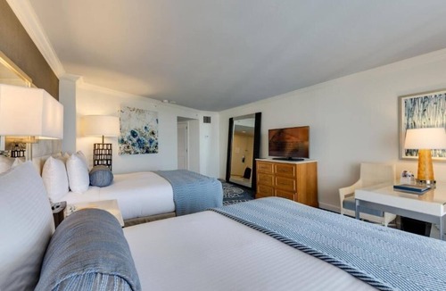 Pelican Bay Resort | Scenic Room w/Balcony & Coastal Views, Perfect for Golf and Beach Lovers