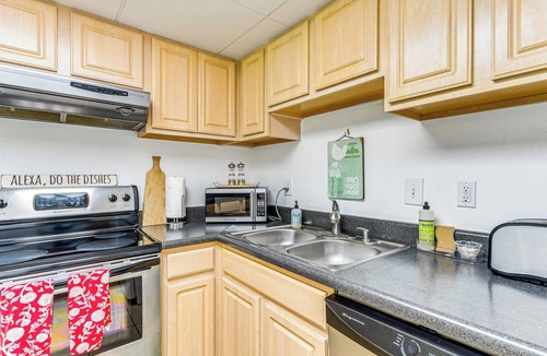 Villa Sabine Apartment | Sea La Vie Condo: Pensacola Beach Access!