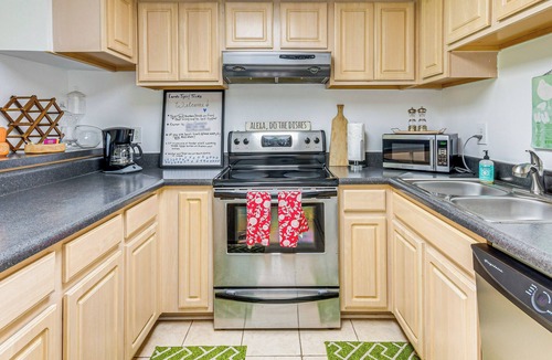 Villa Sabine Apartment | Sea La Vie Condo: Pensacola Beach Access!
